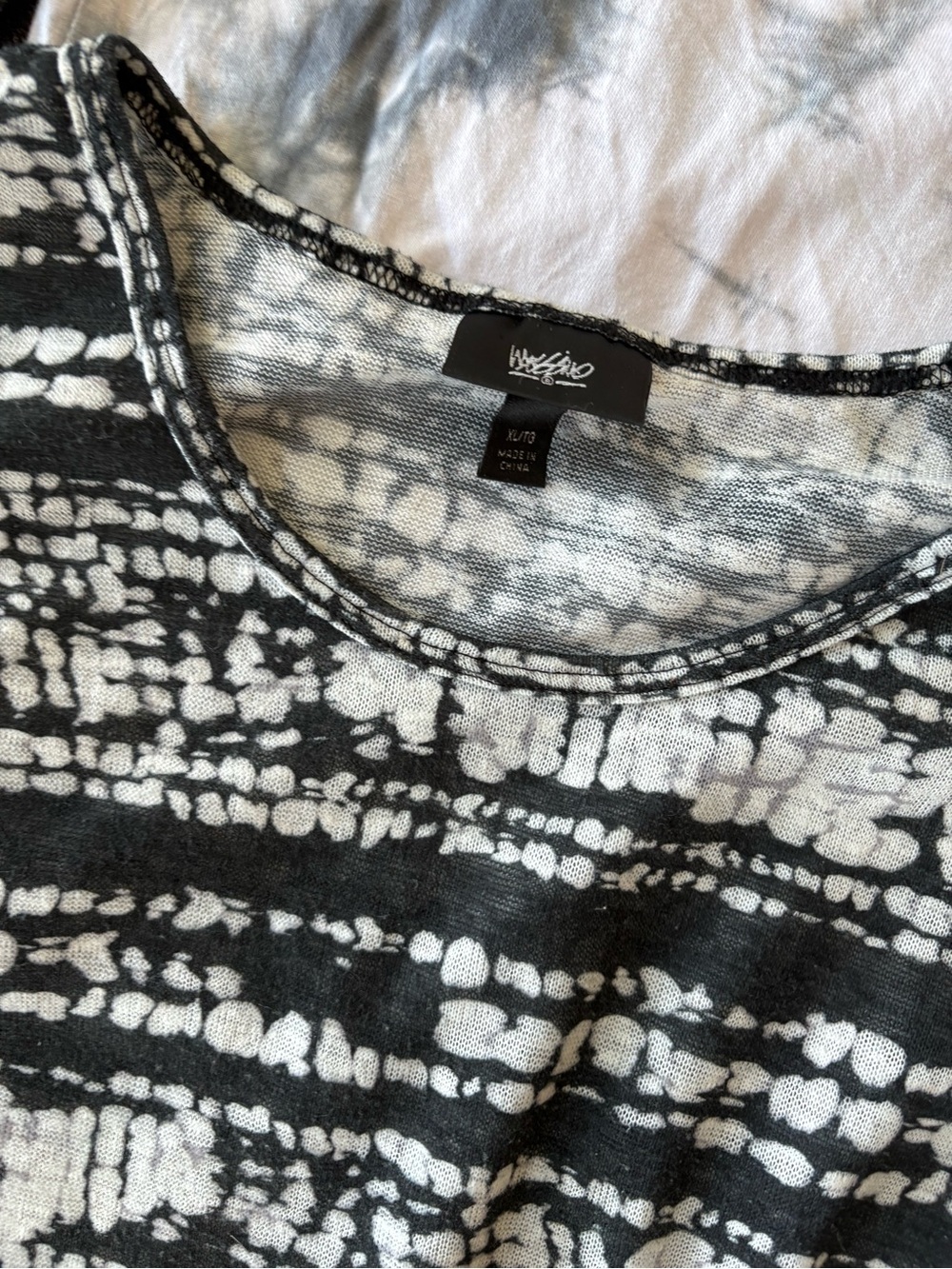 Lot XL Short Sleeve Tees and 2 LightHoodies - Tie Dye, Black, Gray, Blue, Orange - Picture 7 of 16